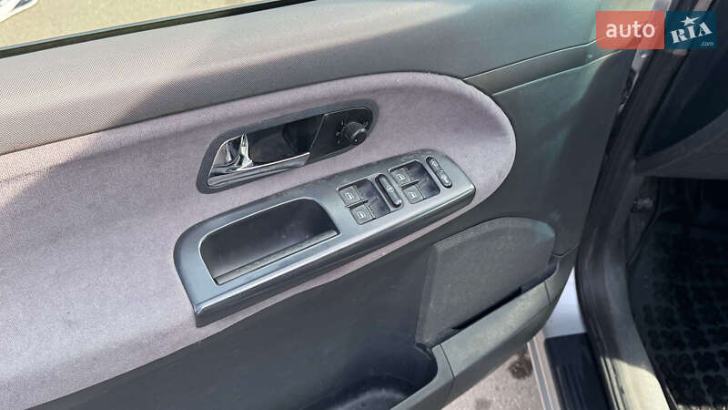 Минивэн SEAT Alhambra 2001 в Нововолынске
