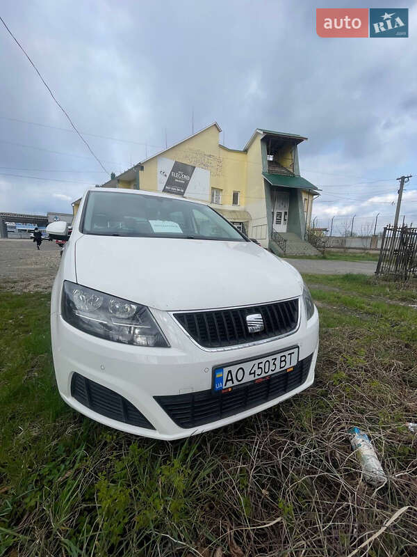 Минивэн SEAT Alhambra 2011 в Тячеве
