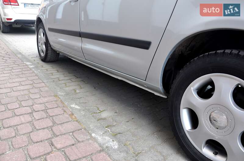 Минивэн SEAT Alhambra 2002 в Львове
