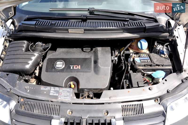 Минивэн SEAT Alhambra 2002 в Львове