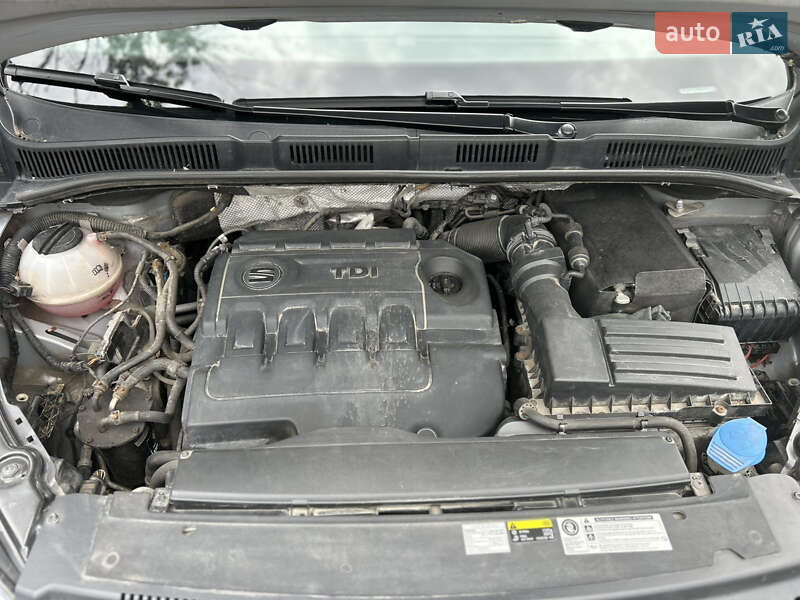 Минивэн SEAT Alhambra 2016 в Днепре