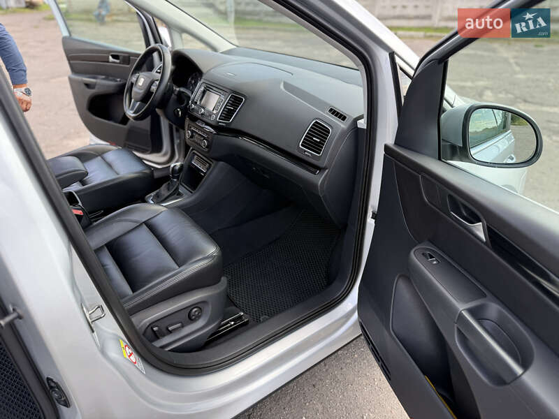 Минивэн SEAT Alhambra 2011 в Луцке