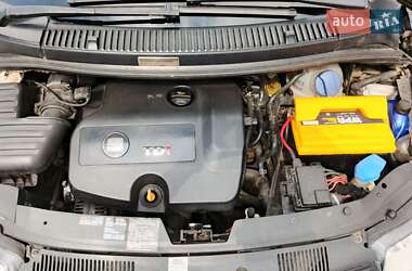 Минивэн SEAT Alhambra 2003 в 
