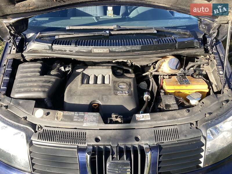 Минивэн SEAT Alhambra 2001 в Житомире