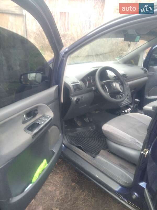 Минивэн SEAT Alhambra 2001 в Чернигове