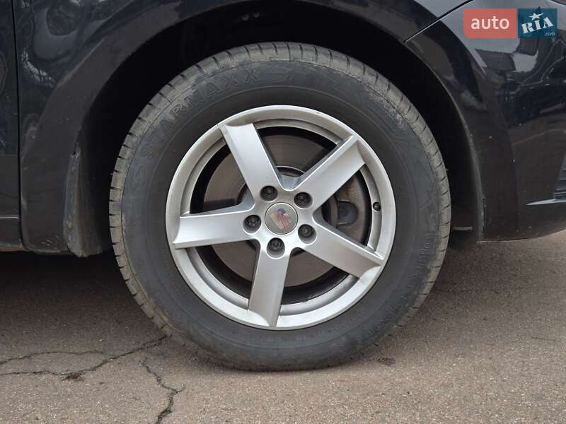 Минивэн SEAT Alhambra 2012 в Киеве