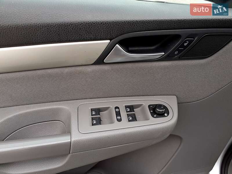 Минивэн SEAT Alhambra 2016 в Киеве