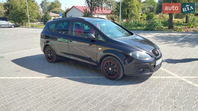 Минивэн SEAT Altea XL 2011 в 