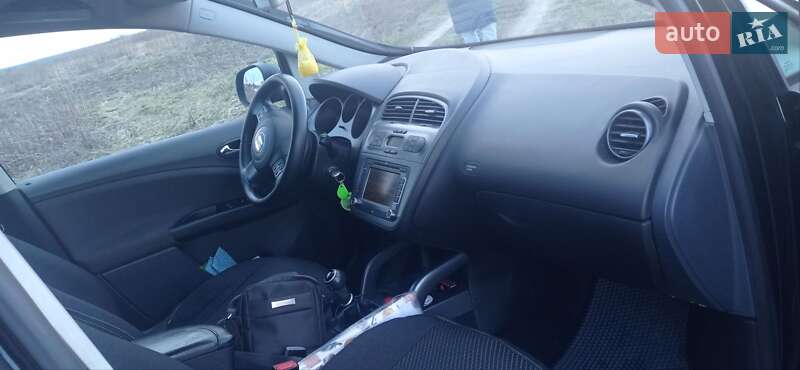 Минивэн SEAT Altea 2009 в Вишневом фото 9 Минивэн SEAT Altea 2009 в Вишневом