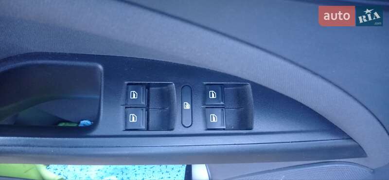 Минивэн SEAT Altea 2009 в Вишневом фото 12 Минивэн SEAT Altea 2009 в Вишневом