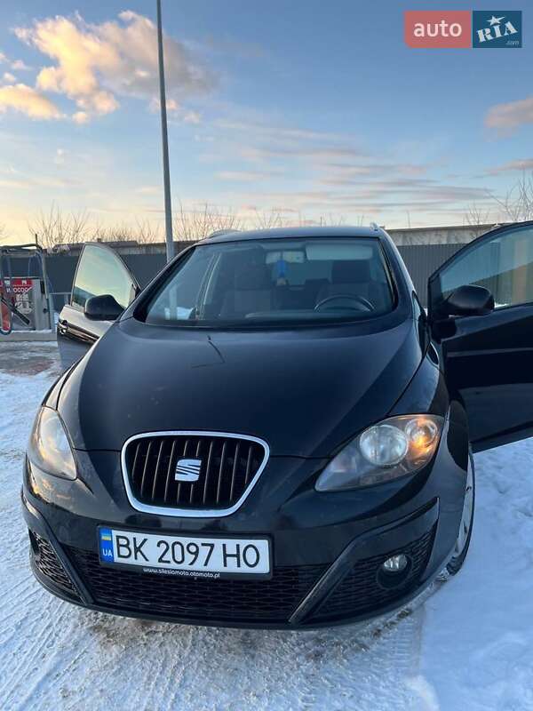 Минивэн SEAT Altea 2009 в Сарнах