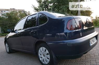 Седан SEAT Cordoba 2003 в Кривом Роге
