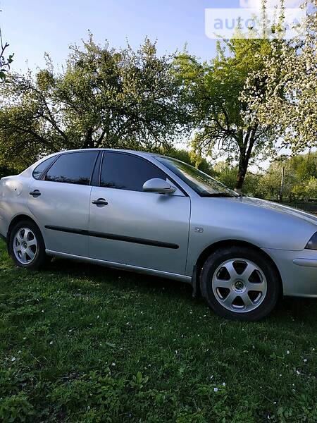 Седан SEAT Cordoba 2004 в Кременці