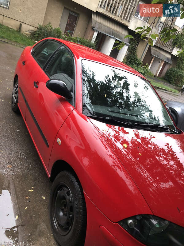 Седан SEAT Cordoba 2005 в Ужгороді