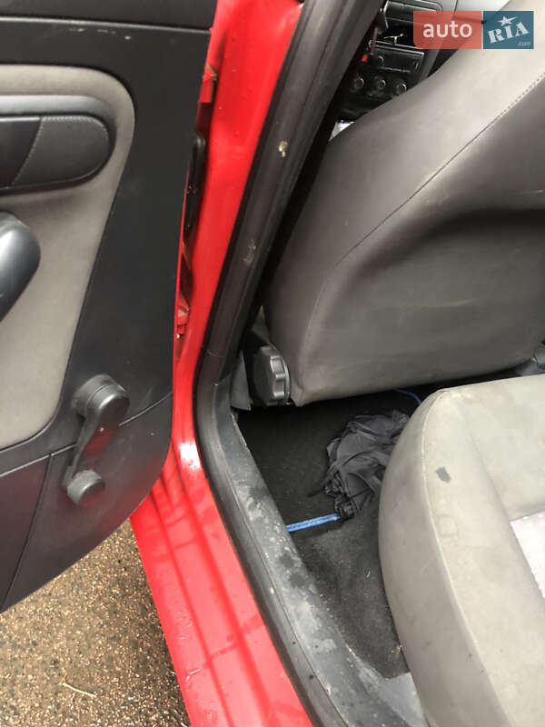 Седан SEAT Cordoba 2005 в Ужгороді