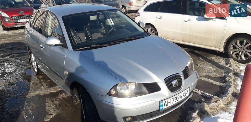 Седан SEAT Cordoba 2007 в Львове