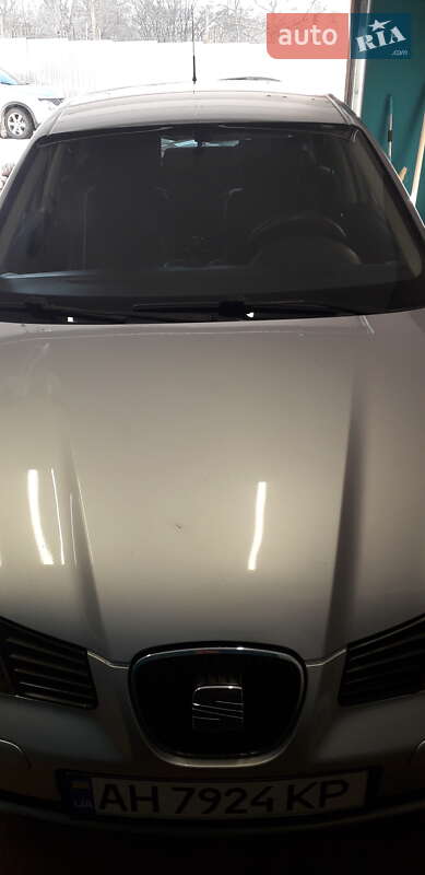 Седан SEAT Cordoba 2007 в Львове