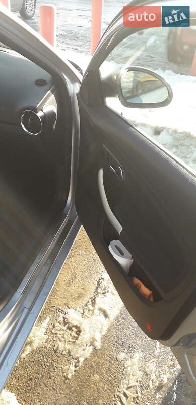 Седан SEAT Cordoba 2007 в Львове