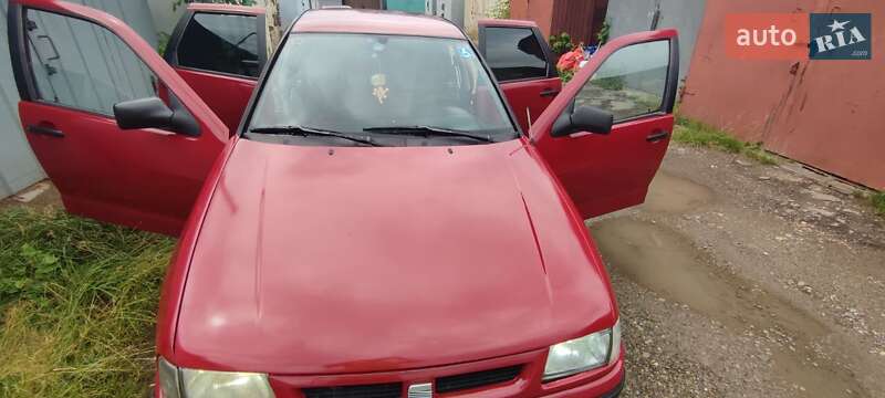 Седан SEAT Cordoba 1996 в Дрогобыче