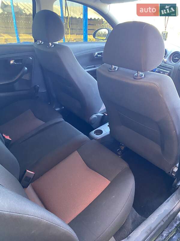 Седан SEAT Cordoba 2008 в Львове