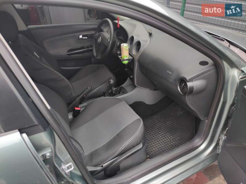 Седан SEAT Cordoba 2004 в Белой Церкви
