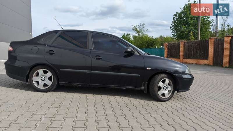 Седан SEAT Cordoba 2008 в Вишневом