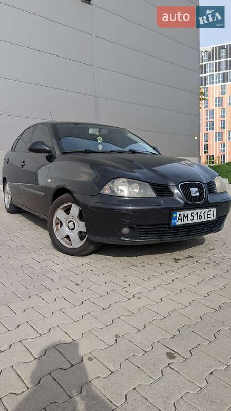 Седан SEAT Cordoba 2008 в Вишневом