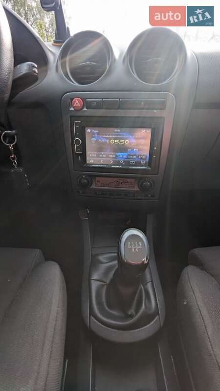 Седан SEAT Cordoba 2008 в Вишневом