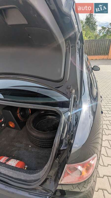 Седан SEAT Cordoba 2008 в Вишневом