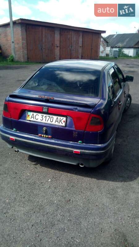 Седан SEAT Cordoba 1994 в Локачах
