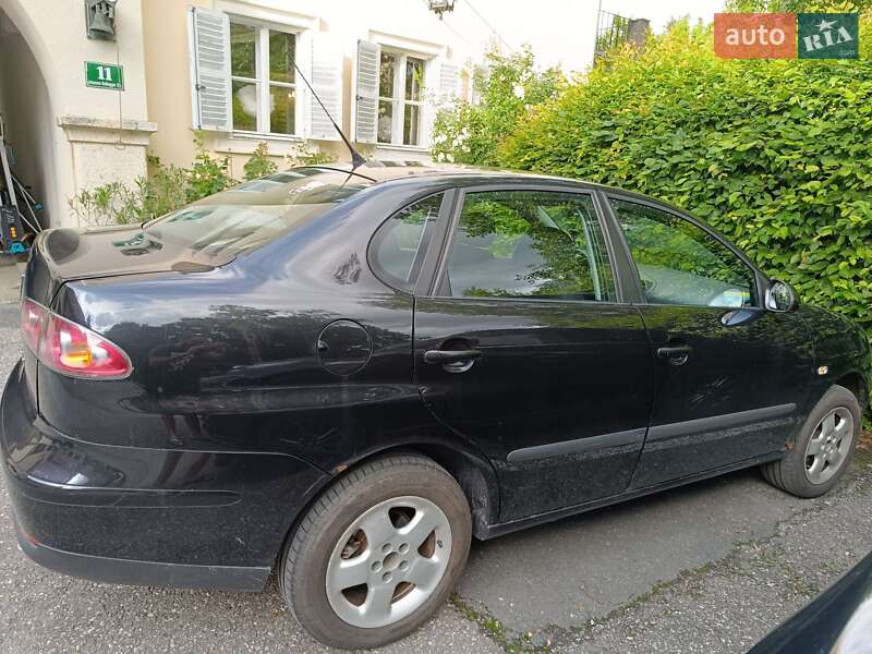 Седан SEAT Cordoba 2008 в Львове