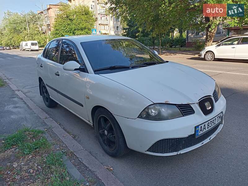 Седан SEAT Cordoba 2004 в Києві