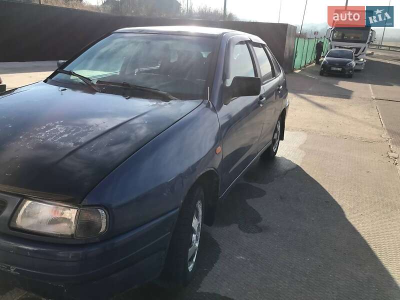 Седан SEAT Cordoba 1995 в Ходорове