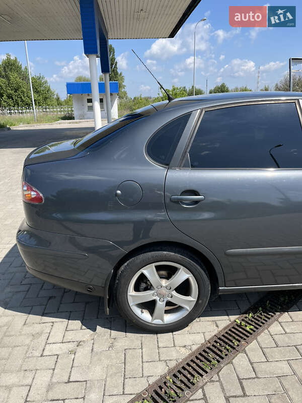 Седан SEAT Cordoba 2008 в Семенівці