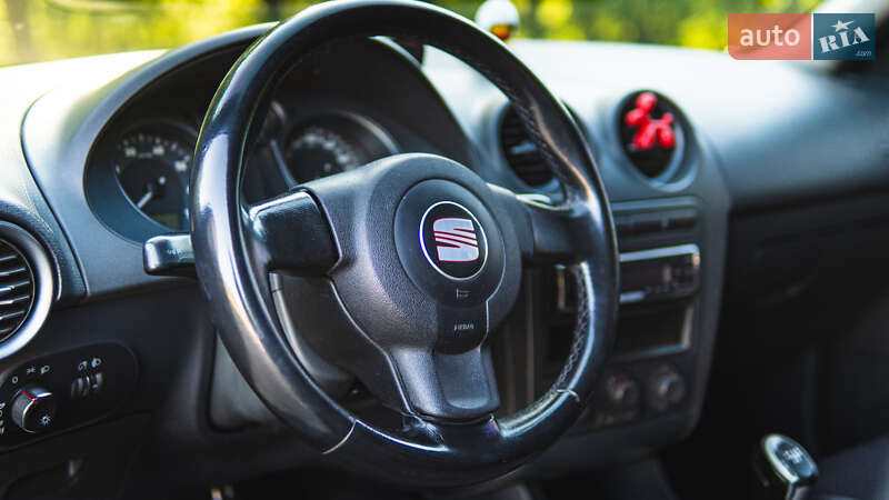 Седан SEAT Cordoba 2007 в Львове