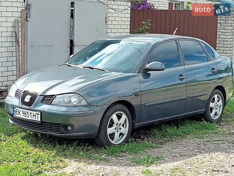 Седан SEAT Cordoba 2007 в Бобровиці