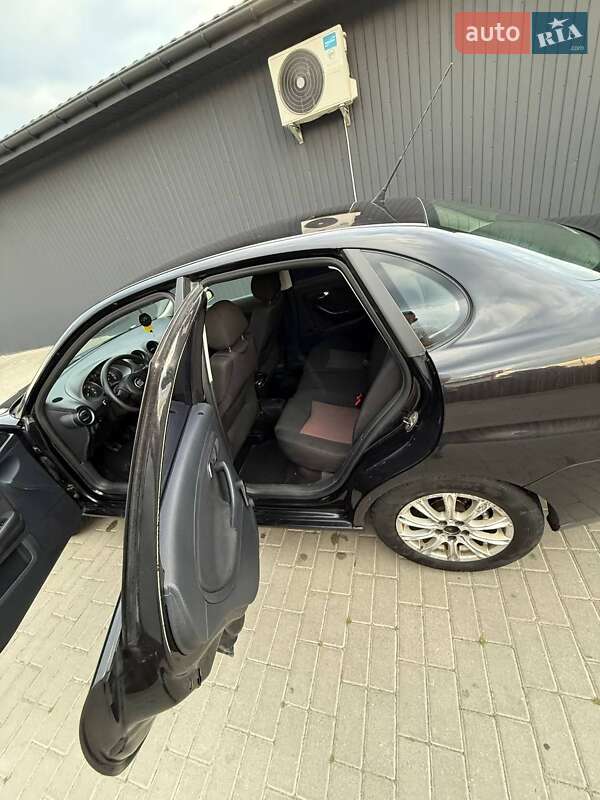 Седан SEAT Cordoba 2008 в Малехове