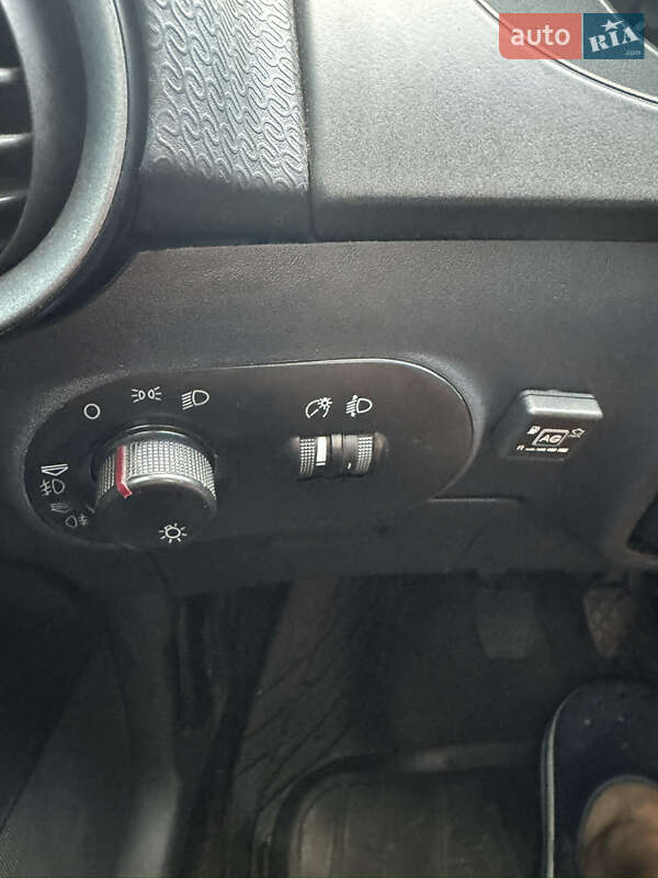 Седан SEAT Cordoba 2008 в Чернигове