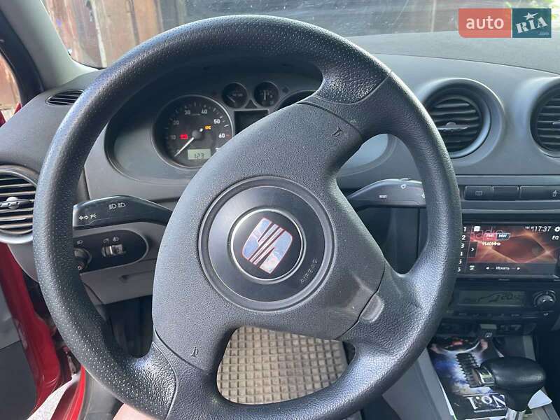 Седан SEAT Cordoba 2006 в Жовтих Водах