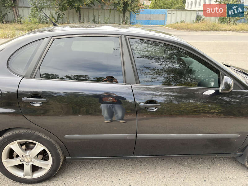 Седан SEAT Cordoba 2008 в Днепре