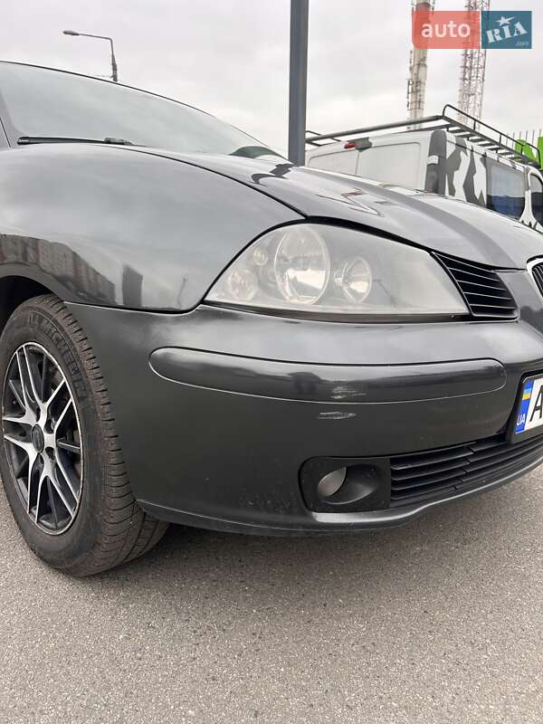 Седан SEAT Cordoba 2008 в Киеве
