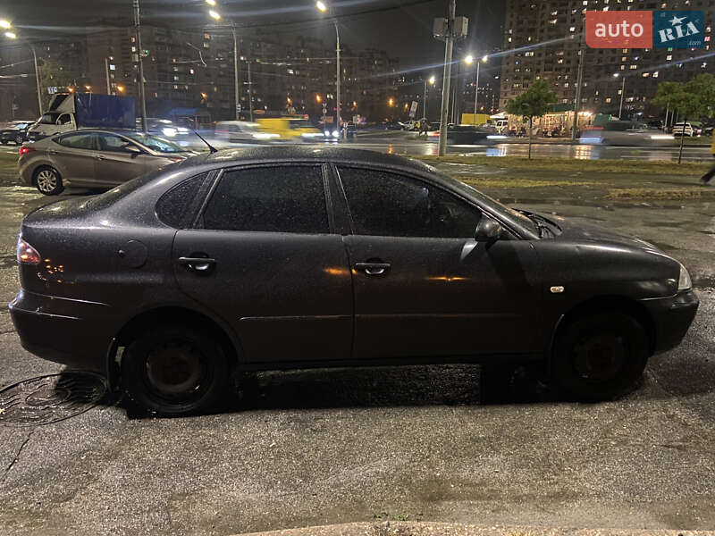 Седан SEAT Cordoba 2008 в Киеве