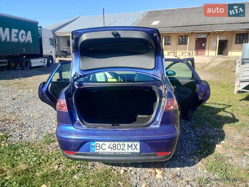 Седан SEAT Cordoba 2004 в Дрогобыче