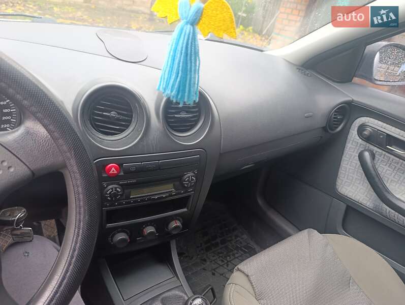 Седан SEAT Cordoba 2004 в Бердичеві