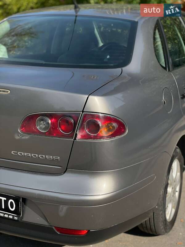 Седан SEAT Cordoba 2003 в Днепре