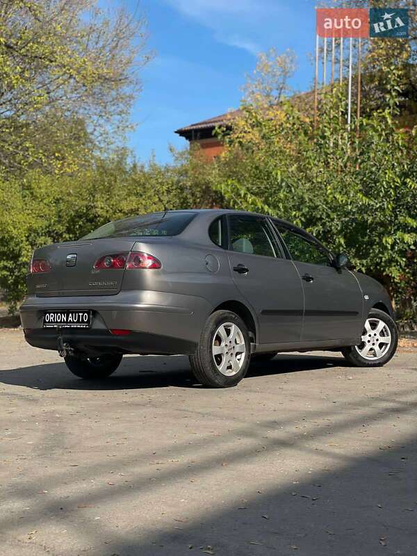 Седан SEAT Cordoba 2003 в Днепре