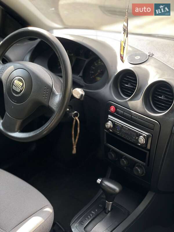 Седан SEAT Cordoba 2003 в Днепре