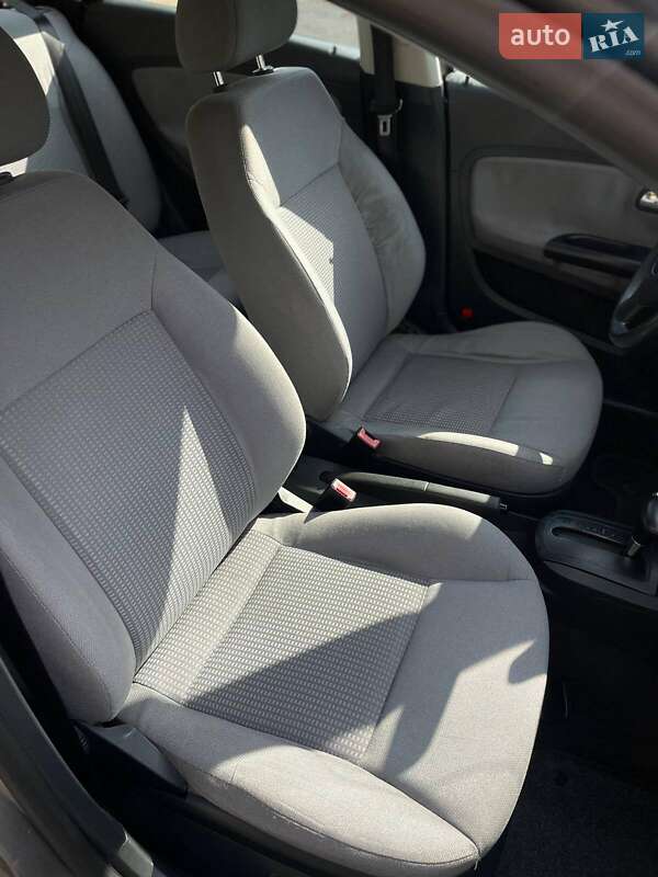 Седан SEAT Cordoba 2003 в Днепре