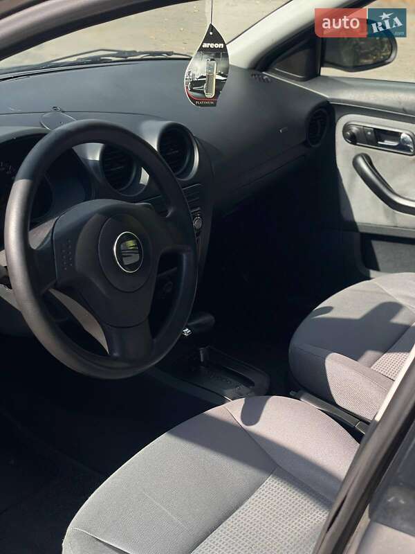 Седан SEAT Cordoba 2003 в Днепре