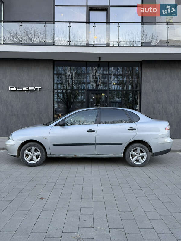 Седан SEAT Cordoba 2003 в Ужгороді фото 8 Седан SEAT Cordoba 2003 в Ужгороді